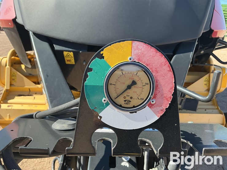 2013-new-holland-340-image-12