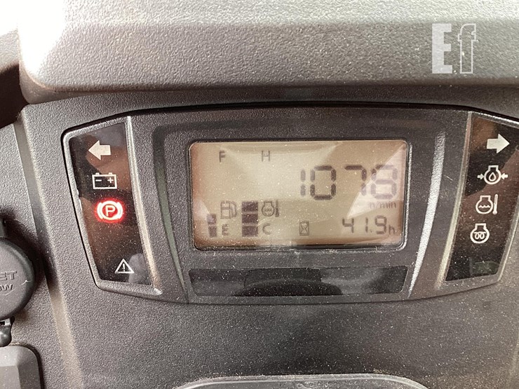 2022-kubota-lx2610-image-16