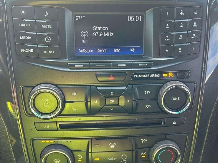 2016-ford-explorer-image-17