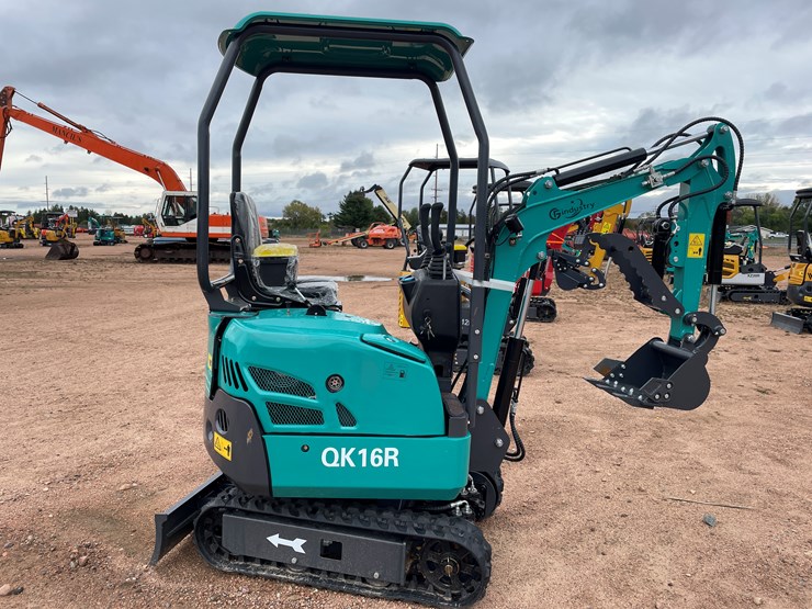 #1798-•-agt-qk16r-mini-excavator-image-4