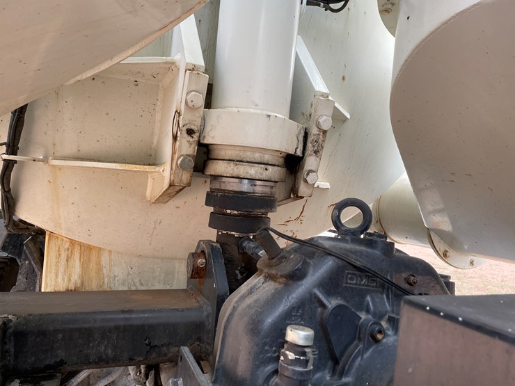 2011-peterbilt-365-image-50