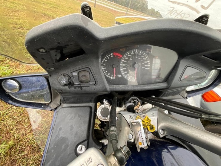 2004-honda-st-1300-motorcycle-(w/new-tires,-miles-image-12