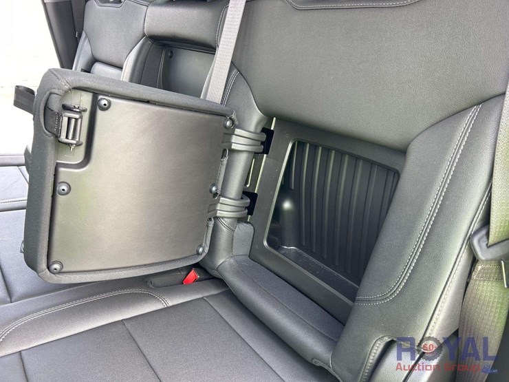 2023-chevrolet-1500-image-26