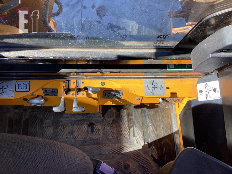 2021-jcb-1cxt-image-15