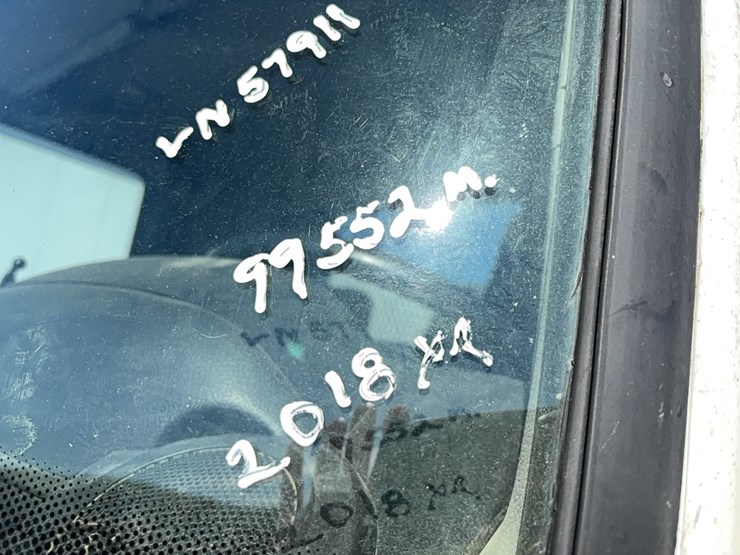 2018-hino-268-image-17