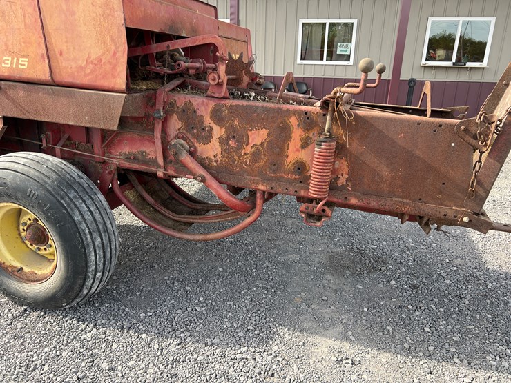 new-holland-315-image-3