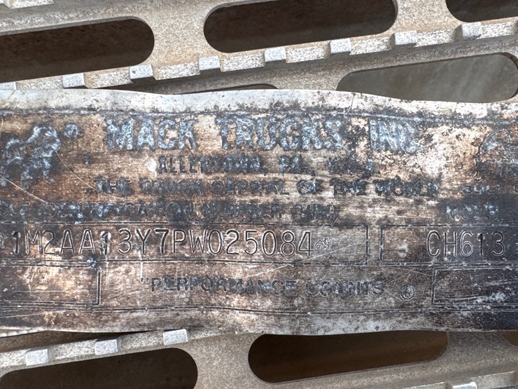 1993-mack-ch613-image-35