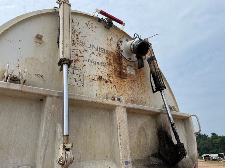 2011-peterbilt-365-image-39