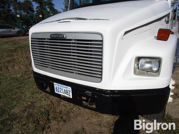 2000-freightliner-fl70-image-14