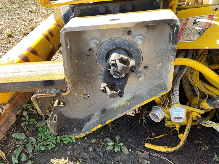 #3372-•-mcneilus-cement-mixer-drum-with-chutes-and-controls-image-8