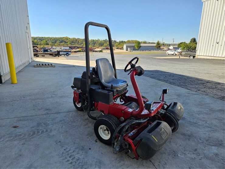 #2530-•-toro-3150-greensmaster-greens-mower-image-6