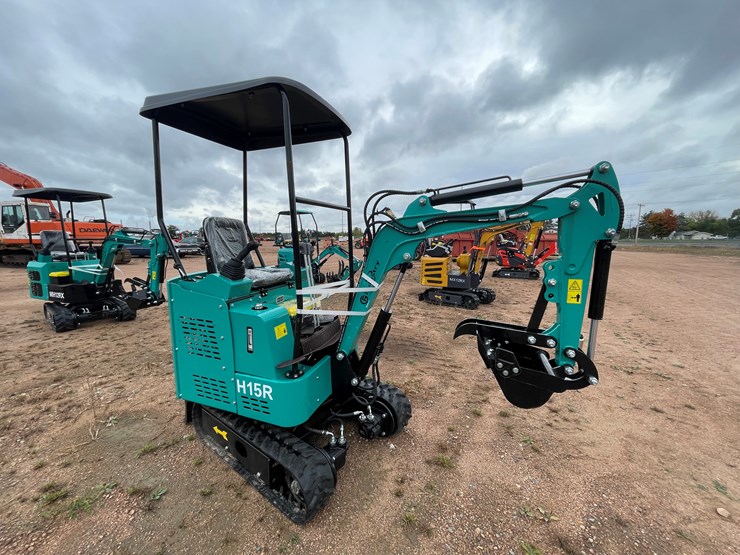 #1688-•-agt-h15r-mini-excavator-image-3
