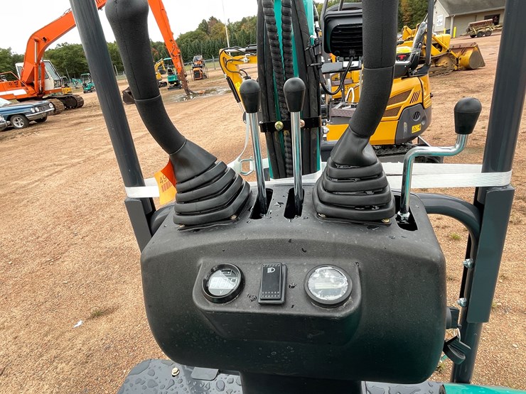 #1790-•-agt-qk16r-mini-excavator-image-38