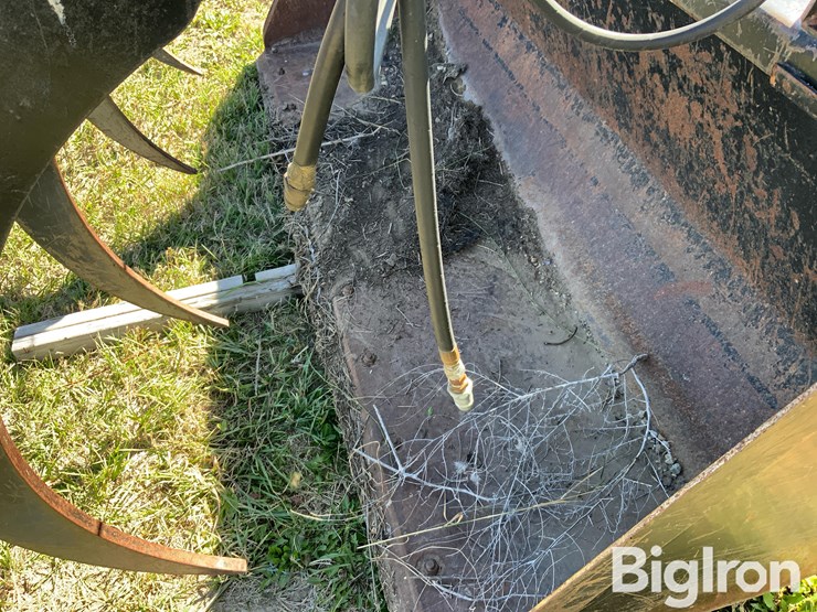 loader-bucket-&-grapple-image-9