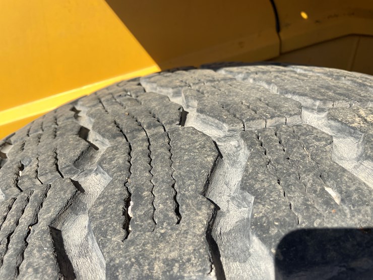 2015-volvo-l70h-image-34