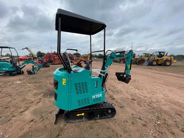 #1688-•-agt-h15r-mini-excavator-image-4