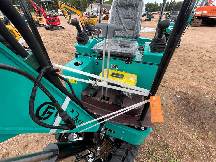 #1688-•-agt-h15r-mini-excavator-image-13