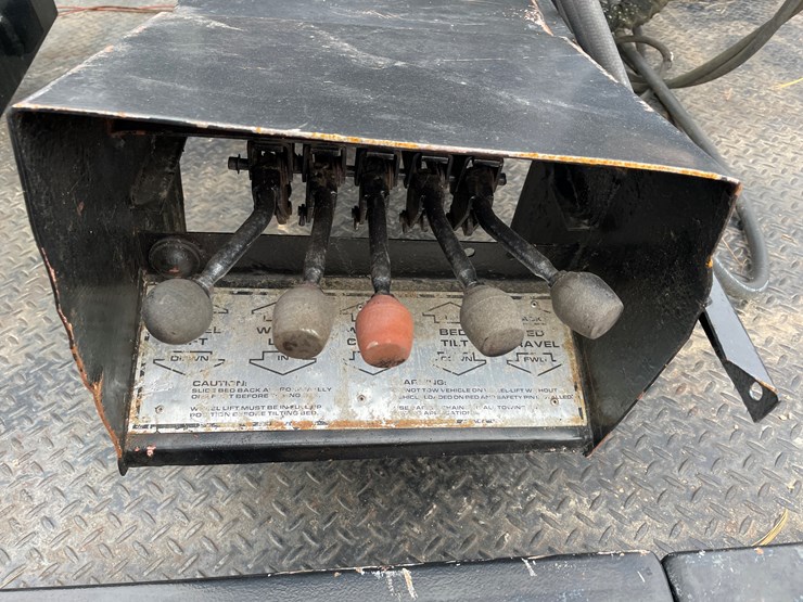 #3343-•-18'6"-rollback-bed-with-car-lift-attachment-image-8