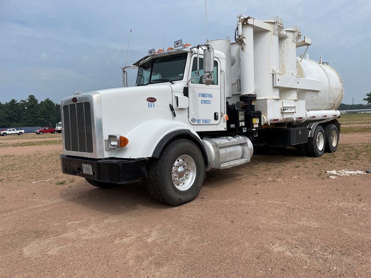 2011-peterbilt-365-image-1