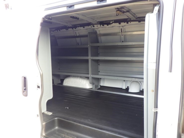 2018-chevrolet-express-2500-image-7