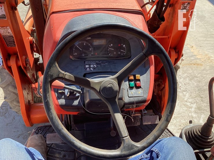 2016-kubota-m7060d-image-14