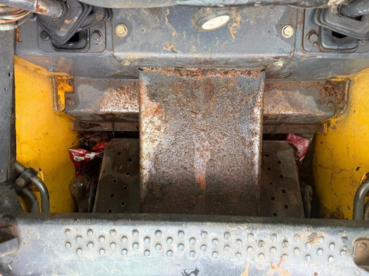 new-holland-ls185b-image-9