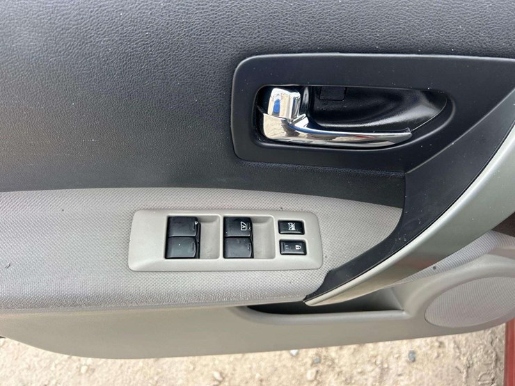 2014-nissan-rogue-image-12