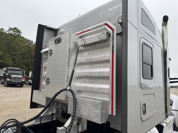 2018-kenworth-t680-image-7