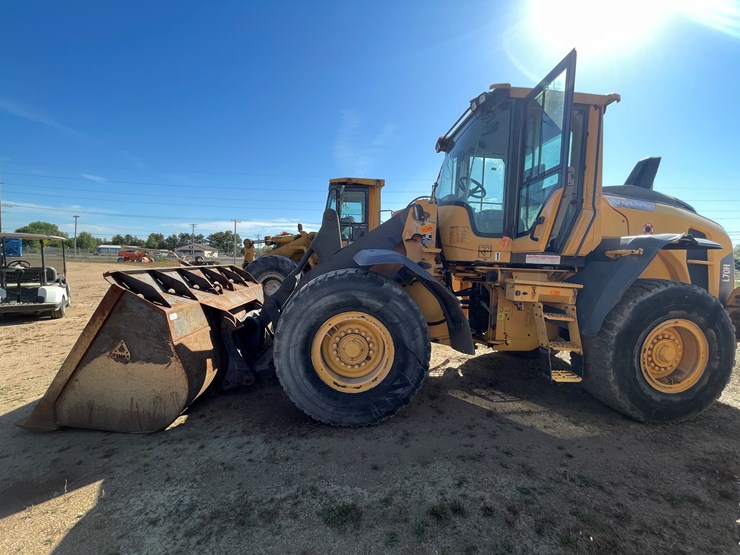 2015-volvo-l70h-image-1