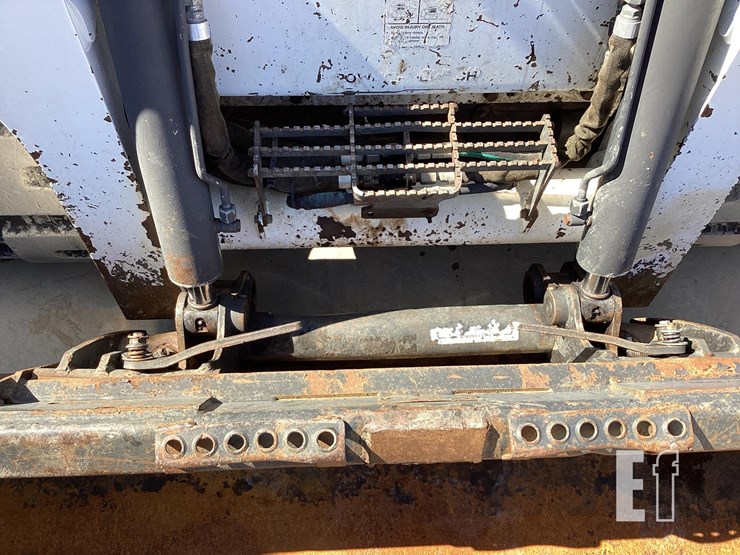 2011-bobcat-t770-image-10