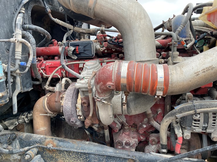 2012-peterbilt-384-image-21