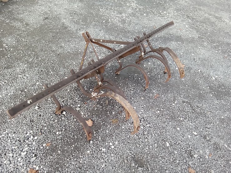 #915-•-3pt-2-row-cultivator-image-2