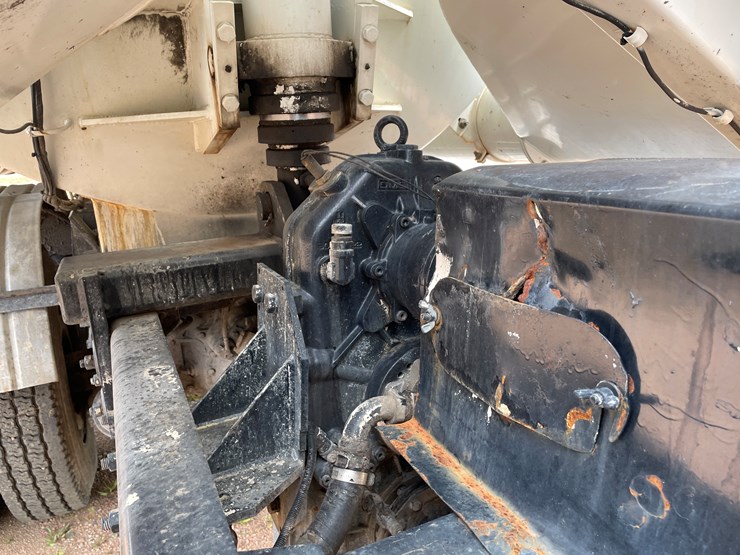 2011-peterbilt-365-image-49