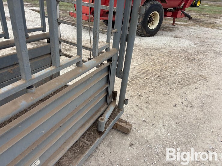pearson-cattle-squeeze-chute-image-16