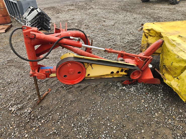 new-holland-463-image-3