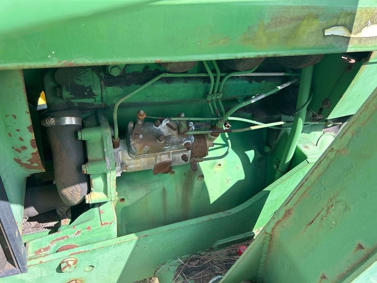 john-deere-2040-image-8
