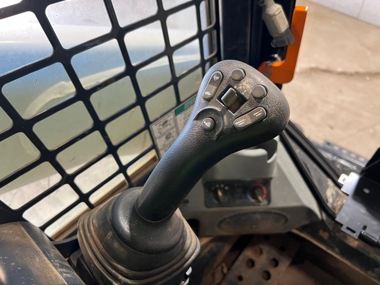 2016-bobcat-t650-image-25