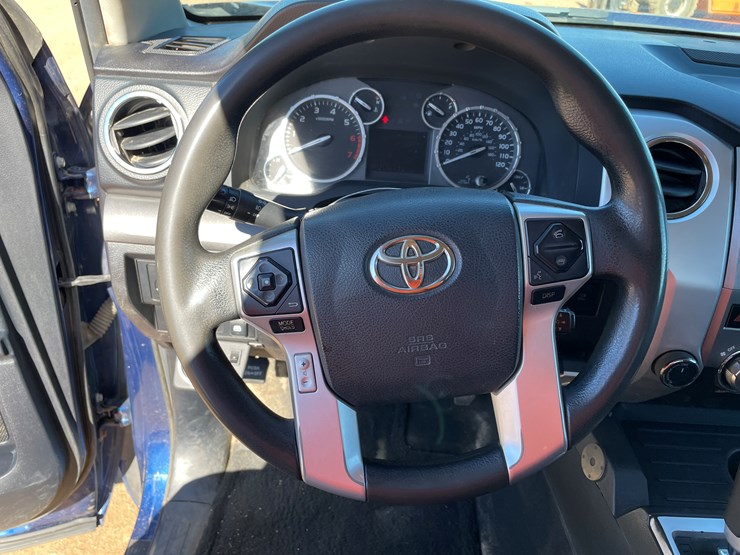 2015-toyota-tundra-sr5-image-29