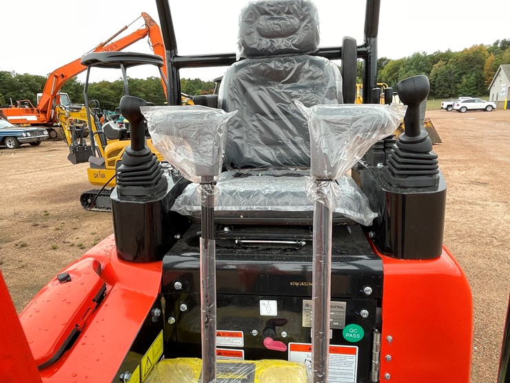 #1785-•-agt-nt18k-mini-excavator-image-18