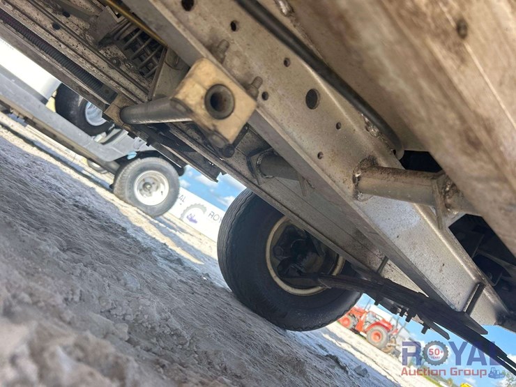 club-car-carryall-electric-utility-cart-image-10