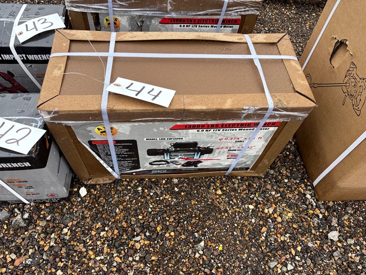 #44-•-13,000-pound-electric-winch-image-2