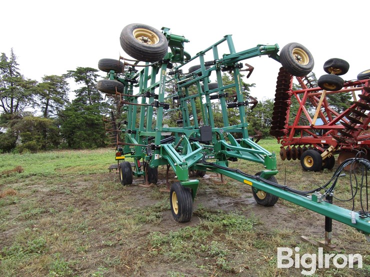 2018-great-plains-6327uc-12-27'-ultra-chisel-w/3-bar-harrow-image-3