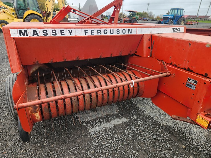 massey-ferguson-124-image-3