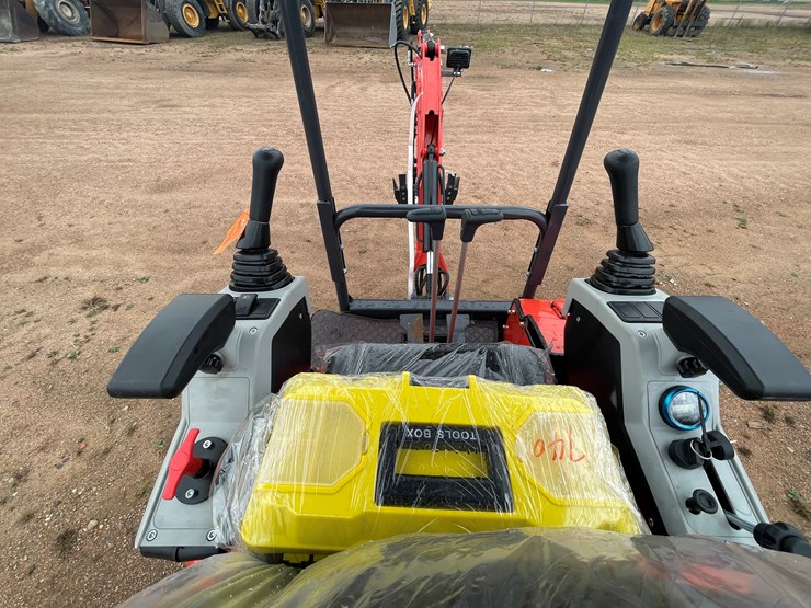 #1789-•-agt-qk20r-mini-excavator-image-15