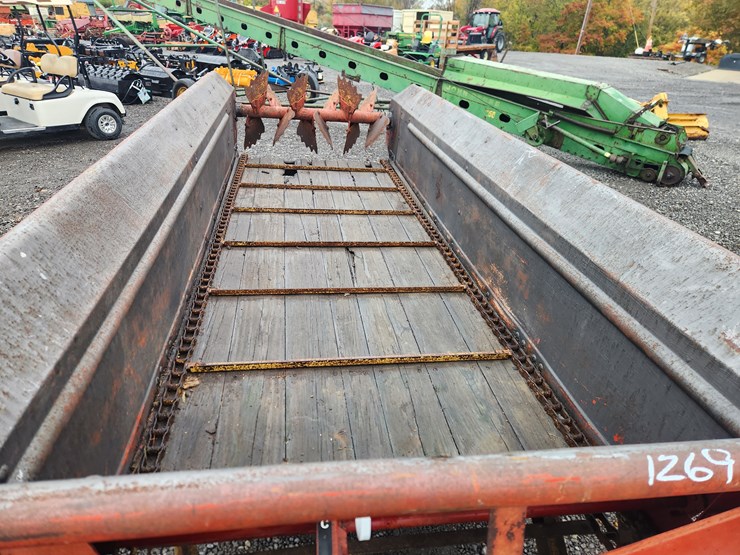 new-holland-329-image-3