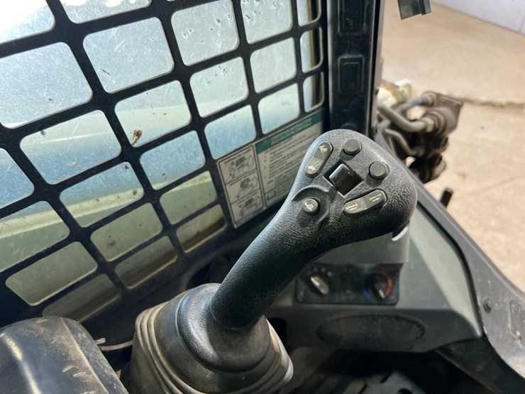 bobcat-t450-image-25