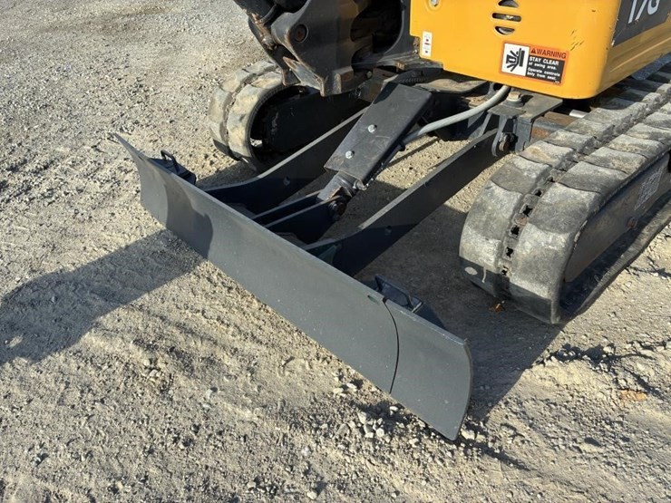 2022-deere-17g-image-9