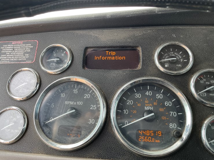 2011-peterbilt-365-image-70