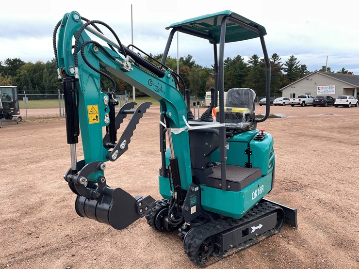 #1798-•-agt-qk16r-mini-excavator-image-1