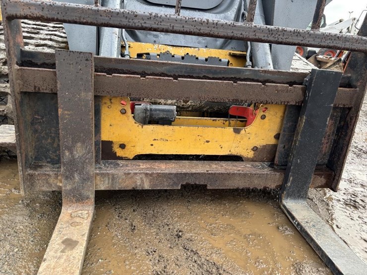 2019-deere-325g-image-11